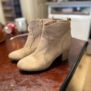 American Eagle tan boots